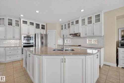 15712 135 Street, Edmonton, AB - Indoor Photo Showing Kitchen With Upgraded Kitchen