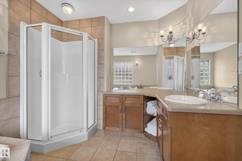 15712 135 Street, Edmonton, AB - Indoor Photo Showing Bathroom