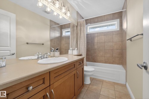 15712 135 Street, Edmonton, AB - Indoor Photo Showing Bathroom