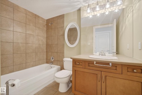 15712 135 Street, Edmonton, AB - Indoor Photo Showing Bathroom