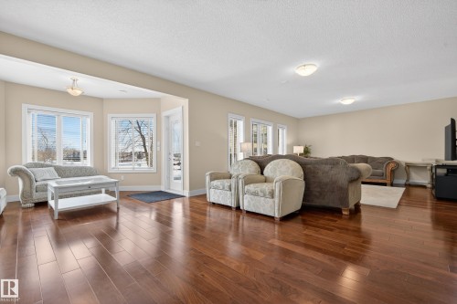 15712 135 Street, Edmonton, AB - Indoor Photo Showing Living Room
