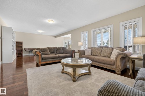 15712 135 Street, Edmonton, AB - Indoor Photo Showing Living Room