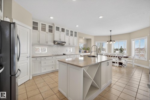 15712 135 Street, Edmonton, AB - Indoor Photo Showing Kitchen With Upgraded Kitchen