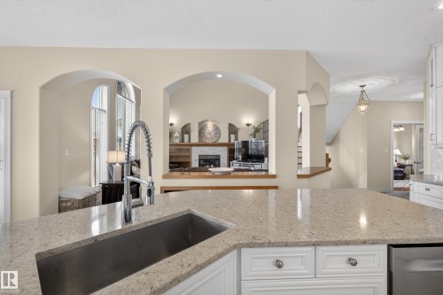 15712 135 Street, Edmonton, AB - Indoor Photo Showing Kitchen With Upgraded Kitchen