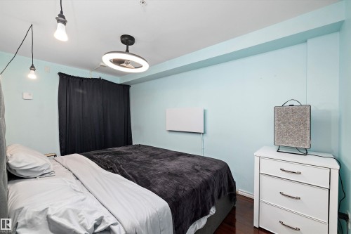 1810 10024 Jasper Avenue, Edmonton, AB - Indoor Photo Showing Bedroom
