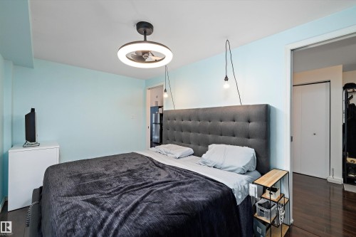 1810 10024 Jasper Avenue, Edmonton, AB - Indoor Photo Showing Bedroom