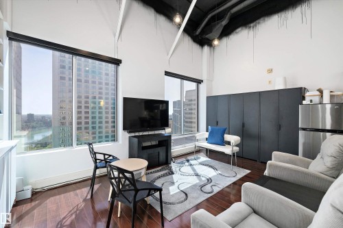 1810 10024 Jasper Avenue, Edmonton, AB - Indoor Photo Showing Living Room