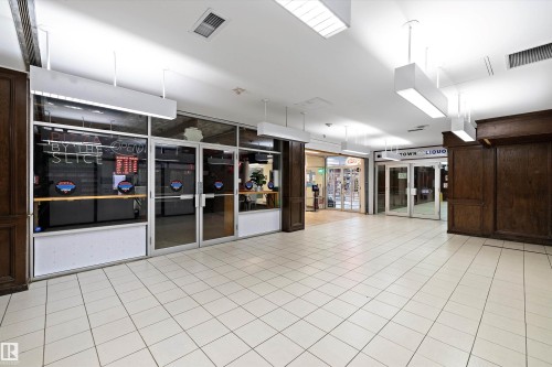 1810 10024 Jasper Avenue, Edmonton, AB - Indoor Photo Showing Other Room