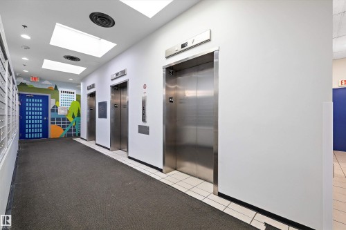 1810 10024 Jasper Avenue, Edmonton, AB - Indoor Photo Showing Other Room