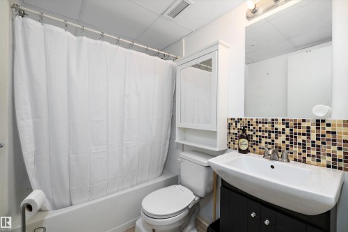 1810 10024 Jasper Avenue, Edmonton, AB - Indoor Photo Showing Bathroom