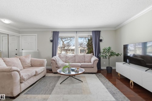 26 Longview Crescent, St. Albert, AB - Indoor Photo Showing Living Room