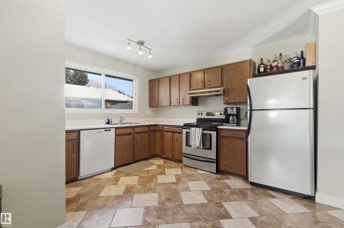 26 Longview Crescent, St. Albert, AB - Indoor Photo Showing Kitchen With Double Sink