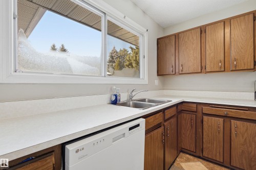 26 Longview Crescent, St. Albert, AB - Indoor Photo Showing Kitchen With Double Sink