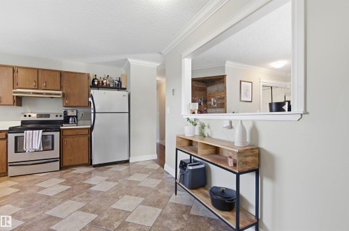 26 Longview Crescent, St. Albert, AB - Indoor Photo Showing Kitchen