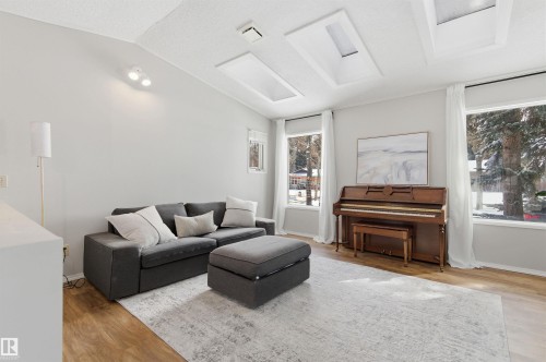 26 Longview Crescent, St. Albert, AB - Indoor Photo Showing Living Room