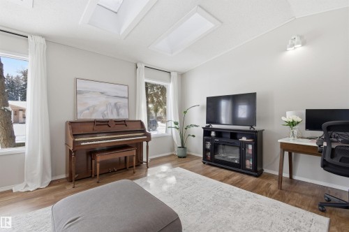 26 Longview Crescent, St. Albert, AB - Indoor Photo Showing Living Room