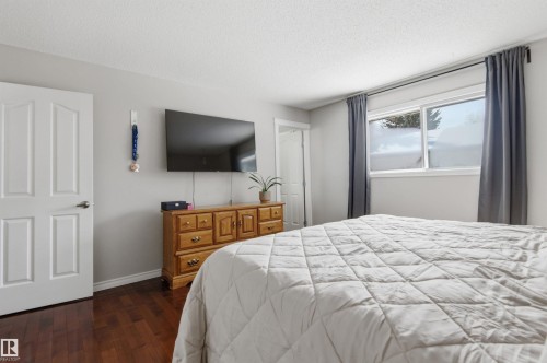 26 Longview Crescent, St. Albert, AB - Indoor Photo Showing Bedroom