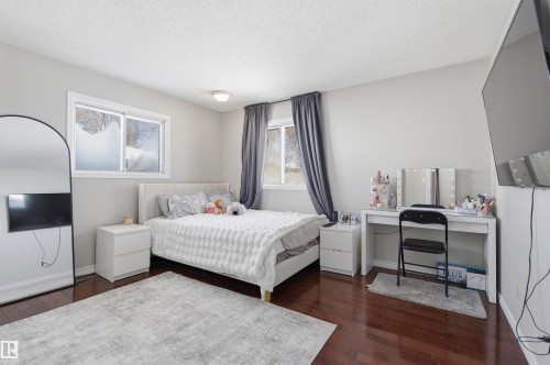 26 Longview Crescent, St. Albert, AB - Indoor Photo Showing Bedroom
