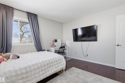 26 Longview Crescent, St. Albert, AB - Indoor Photo Showing Bedroom