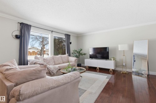 26 Longview Crescent, St. Albert, AB - Indoor Photo Showing Living Room