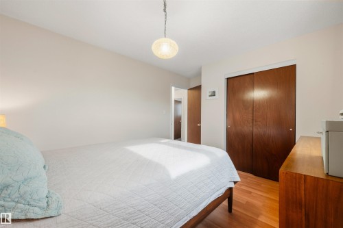 7811 148 Avenue, Edmonton, AB - Indoor Photo Showing Bedroom