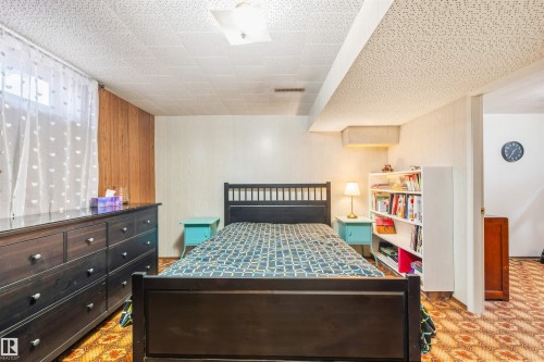 7811 148 Avenue, Edmonton, AB - Indoor Photo Showing Bedroom