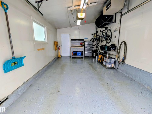 7811 148 Avenue, Edmonton, AB - Indoor Photo Showing Garage