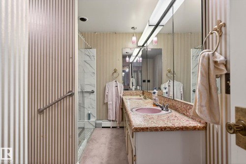 16 Laurier Place, Edmonton, AB - Indoor Photo Showing Bathroom