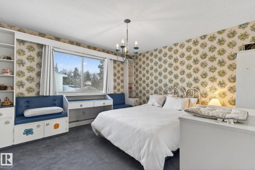 16 Laurier Place, Edmonton, AB - Indoor Photo Showing Bedroom