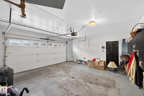 16 Laurier Place, Edmonton, AB - Indoor Photo Showing Garage