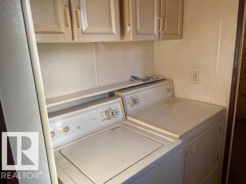 12 Cliff Crescent, Edmonton, AB - Indoor Photo Showing Laundry Room