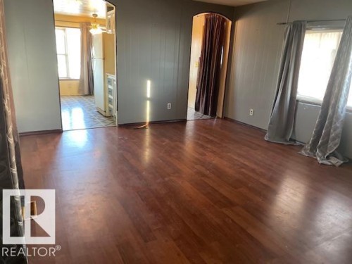 12 Cliff Crescent, Edmonton, AB - Indoor Photo Showing Other Room