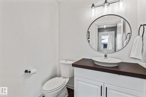 1133 35A Avenue, Edmonton, AB - Indoor Photo Showing Bathroom