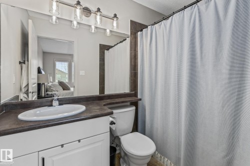 1133 35A Avenue, Edmonton, AB - Indoor Photo Showing Bathroom