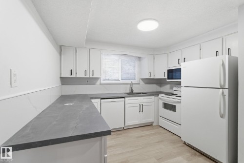 10226 154 Street, Edmonton, AB - Indoor Photo Showing Kitchen
