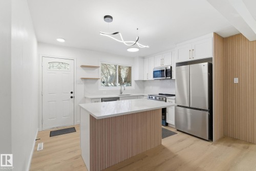 10226 154 Street, Edmonton, AB - Indoor Photo Showing Kitchen