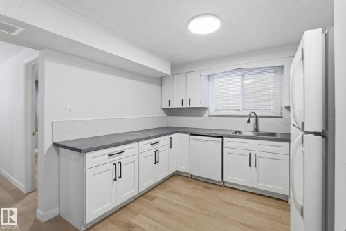 10226 154 Street, Edmonton, AB - Indoor Photo Showing Kitchen