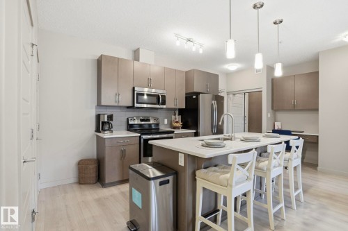 303 320 Ambleside Link Drive, Edmonton, AB - Indoor Photo Showing Kitchen With Upgraded Kitchen