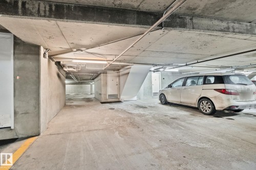 46 13825 155 Avenue, Edmonton, AB - Indoor Photo Showing Garage