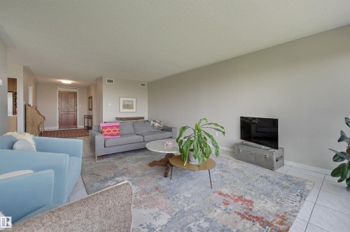 602 9929 Saskatchewan Drive, Edmonton, AB - Indoor Photo Showing Living Room
