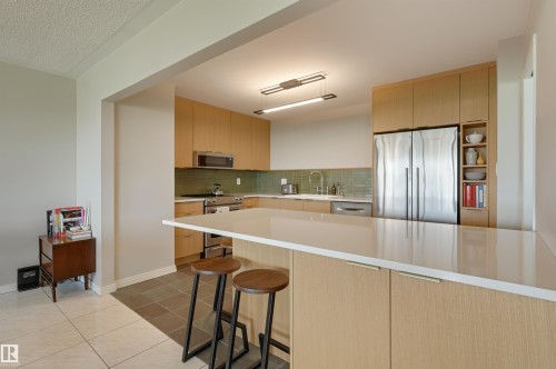 602 9929 Saskatchewan Drive, Edmonton, AB - Indoor Photo Showing Kitchen