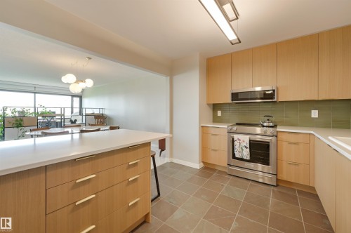 602 9929 Saskatchewan Drive, Edmonton, AB - Indoor Photo Showing Kitchen