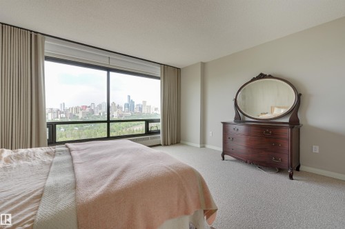 602 9929 Saskatchewan Drive, Edmonton, AB - Indoor Photo Showing Bedroom