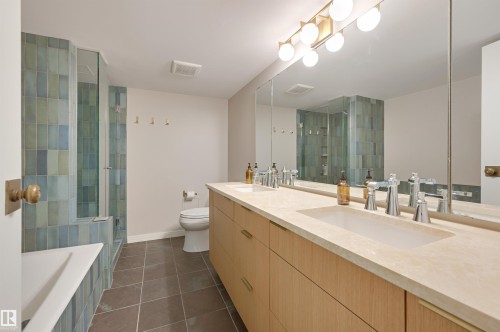 602 9929 Saskatchewan Drive, Edmonton, AB - Indoor Photo Showing Bathroom