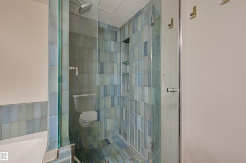 602 9929 Saskatchewan Drive, Edmonton, AB - Indoor Photo Showing Bathroom