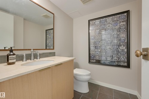 602 9929 Saskatchewan Drive, Edmonton, AB - Indoor Photo Showing Bathroom