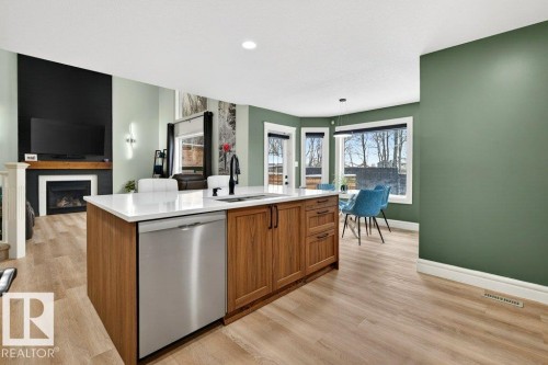 24 Hickory Trail, Spruce Grove, AB - Indoor Photo Showing Kitchen