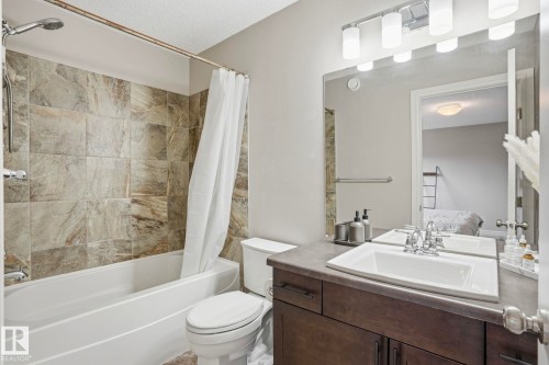 3057 Keswick Way, Edmonton, AB - Indoor Photo Showing Bathroom