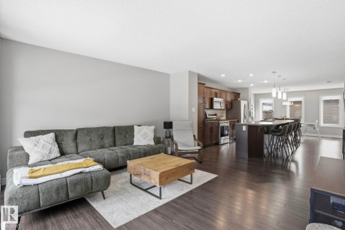 3057 Keswick Way, Edmonton, AB - Indoor Photo Showing Living Room