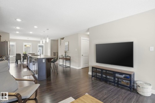 3057 Keswick Way, Edmonton, AB - Indoor Photo Showing Living Room